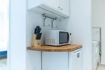 Küche/Küchenzeile in der Unterkunft Affordable 2BR Apt Near Wiener Stadthalle