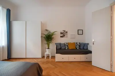 Ein Sitzbereich in der Unterkunft Zentrale Ruhelage im typischen Wiener Altbau