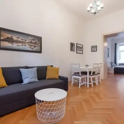 Zentrale Ruhelage im typischen Wiener Altbau
