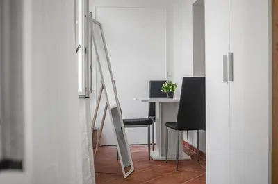 TV/Unterhaltungsangebot in der Unterkunft Spacious 7BR Apartment Near Hauptbahnhof