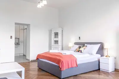 Ein Bett oder Betten in einem Zimmer der Unterkunft 4 Great Apartment Near AKH - Ideal for Groups of 19