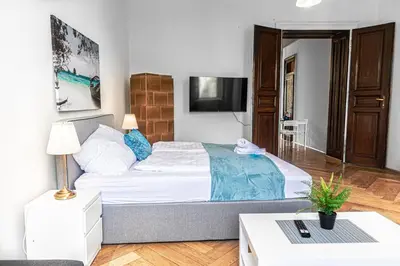 Ein Bett oder Betten in einem Zimmer der Unterkunft 4 Great Apartment Near AKH - Ideal for Groups of 19