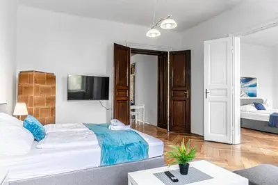 Ein Bett oder Betten in einem Zimmer der Unterkunft 4 Great Apartment Near AKH - Ideal for Groups of 19