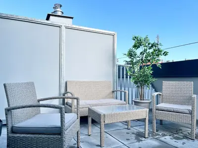Ein Balkon oder eine Terrasse in der Unterkunft OrestaLiving - Penthouse in 1020