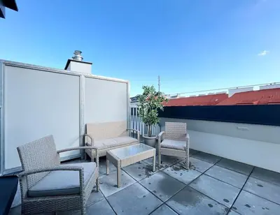 Ein Balkon oder eine Terrasse in der Unterkunft OrestaLiving - Penthouse in 1020