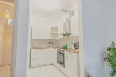 Küche/Küchenzeile in der Unterkunft Spacious 2BR & 1LR Apartment Very Central in Vienna