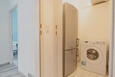 Ein Badezimmer in der Unterkunft Spacious 2BR & 1LR Apartment Very Central in Vienna