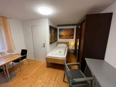Ein Bett oder Betten in einem Zimmer der Unterkunft AJO Family House with free parking - Self-Check-in