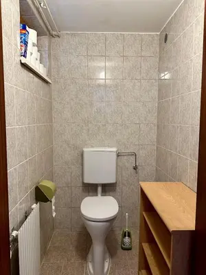 Ein Badezimmer in der Unterkunft AJO Family House with free parking - Self-Check-in