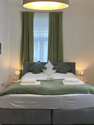 Ein Bett oder Betten in einem Zimmer der Unterkunft Spacious & Deluxe big apartment near Prater