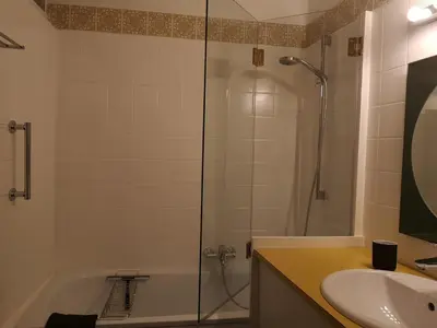 Ein Badezimmer in der Unterkunft Das Kleine Haus - Vintage-Apartment im Innenhof