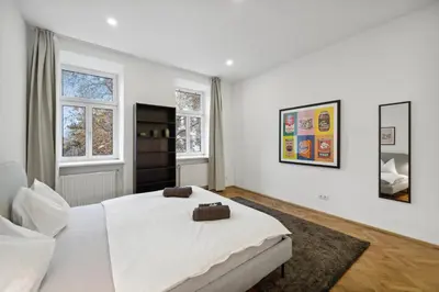 Ein Bett oder Betten in einem Zimmer der Unterkunft Big spacious central apartment in Vienna