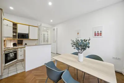 Küche/Küchenzeile in der Unterkunft Big spacious central apartment in Vienna