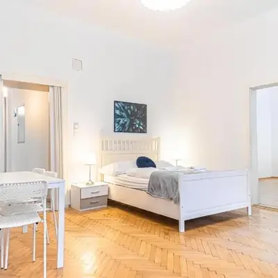 Simple 3BR Apartment Near Wiener Stadthalle