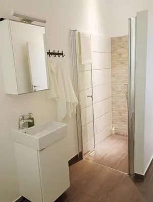 Ein Badezimmer in der Unterkunft 3 bedrooms with ensuite bathrooms
