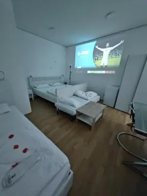 Ein Bett oder Betten in einem Zimmer der Unterkunft ABAI Apartments 1140 On-line Check-in & Self Service