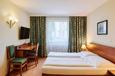 Ein Bett oder Betten in einem Zimmer der Unterkunft Hotel Deutschmeister