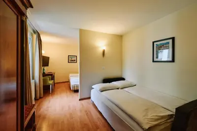 Ein Bett oder Betten in einem Zimmer der Unterkunft Hotel Deutschmeister