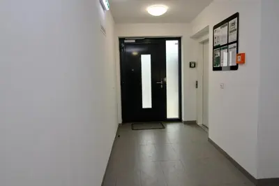 Grundriss der Unterkunft Modern Balcony Apartment with free Parking