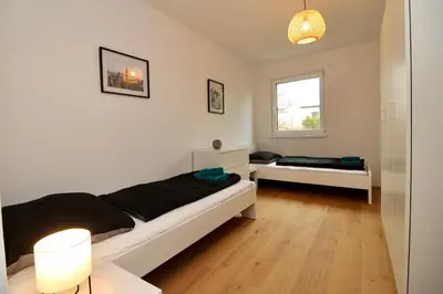 Ein Bett oder Betten in einem Zimmer der Unterkunft Modern Balcony Apartment with free Parking