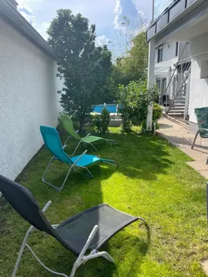 Ein Garten an der Unterkunft Cheap Outlet Center Apartment with Garden