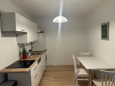 Küche/Küchenzeile in der Unterkunft Cheap Outlet Center Apartment with Garden