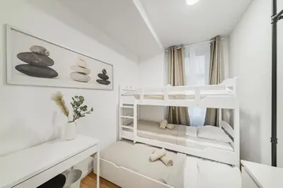 Ein Bett oder Betten in einem Zimmer der Unterkunft Central City Rooms by Home2