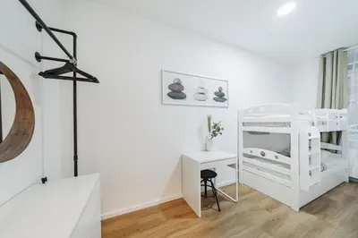 Ein Bett oder Betten in einem Zimmer der Unterkunft Central City Rooms by Home2