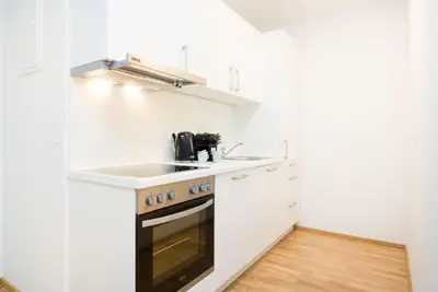 Küche/Küchenzeile in der Unterkunft Deluxe City Apartment with balcony! Free Garage Parking included!