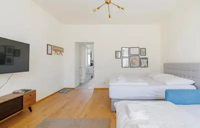 Ein Bett oder Betten in einem Zimmer der Unterkunft Apartment near Hauptbahnhof - Kingsize Bed