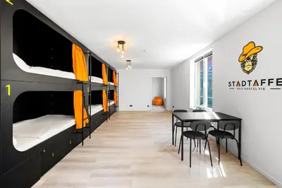 Ein Bett oder Betten in einem Zimmer der Unterkunft Stadtaffe - Chic Hostel VIE