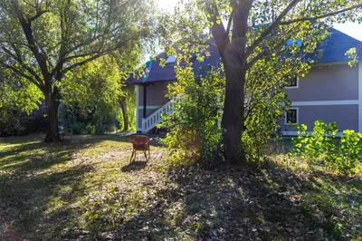 Ein Garten an der Unterkunft Seepark Weiden - Baumhof