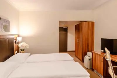 Ein Bett oder Betten in einem Zimmer der Unterkunft PLAZA Premium Wien