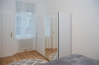 Ein Bett oder Betten in einem Zimmer der Unterkunft Pink Lotus Apartment