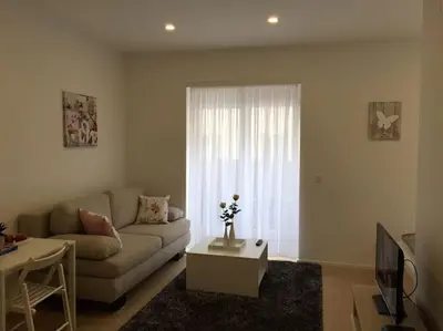 Ein Sitzbereich in der Unterkunft NEW Apartment - 10 min DOWNTOWN