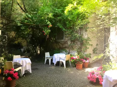 Ein Garten an der Unterkunft Kindl 's Low Budget