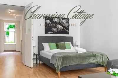 Ein Bett oder Betten in einem Zimmer der Unterkunft Modern 2BR Apt. Perfect for Long and Short Stays