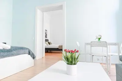 Ein Bett oder Betten in einem Zimmer der Unterkunft Modern 2BR Apt. Perfect for Long and Short Stays