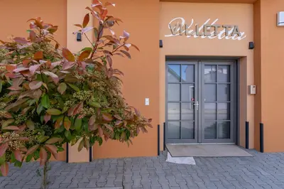 Eine Fassade oder ein Eingang zu Pension Pannonia