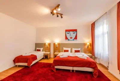 Ein Bett oder Betten in einem Zimmer der Unterkunft Hallo Vienna suite Apartment Nr 8