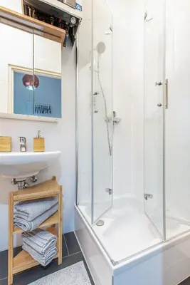 Ein Badezimmer in der Unterkunft Beautiful Apartment - 12 minutes to City Center