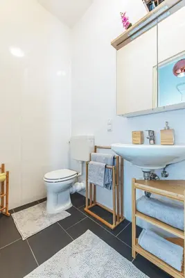 Ein Badezimmer in der Unterkunft Beautiful Apartment - 12 minutes to City Center