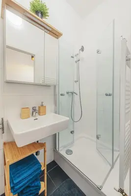 Ein Badezimmer in der Unterkunft Delightful Apartment - near subway