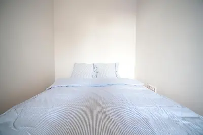Ein Bett oder Betten in einem Zimmer der Unterkunft Classic, Modern & Sunny. 7min to Vienna’s center!