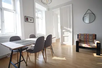 Ein Sitzbereich in der Unterkunft Classic, Modern & Sunny. 7min to Vienna’s center!