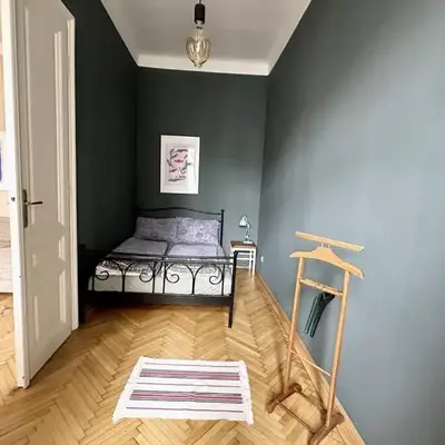 Ruhige & große Altbauwohnung 7min zum Zentrum