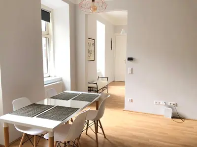 Ein Sitzbereich in der Unterkunft Classic, Modern&Charming! 7min to Vienna’s center!