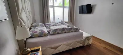 Ein Bett oder Betten in einem Zimmer der Unterkunft XuBa ApartmentRooms I Wien Messe Prater I Küchenzeile