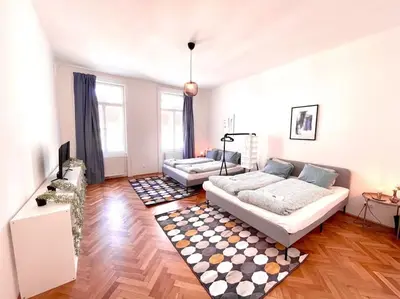 Ein Sitzbereich in der Unterkunft Brand New Spacious & Stylish Aptmt in City-Centre
