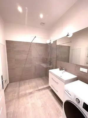 Ein Badezimmer in der Unterkunft Brand New Spacious & Stylish Aptmt in City-Centre
